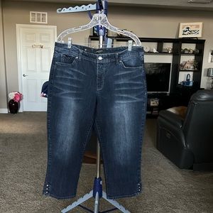 Nine West stonewashed Denim Capris Jeans. Size 16